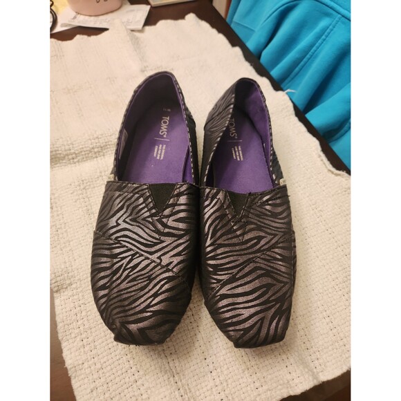 Toms Women's Black & Silver Gray Zebra-Print Flats Size 11 - Picture 4 of 8